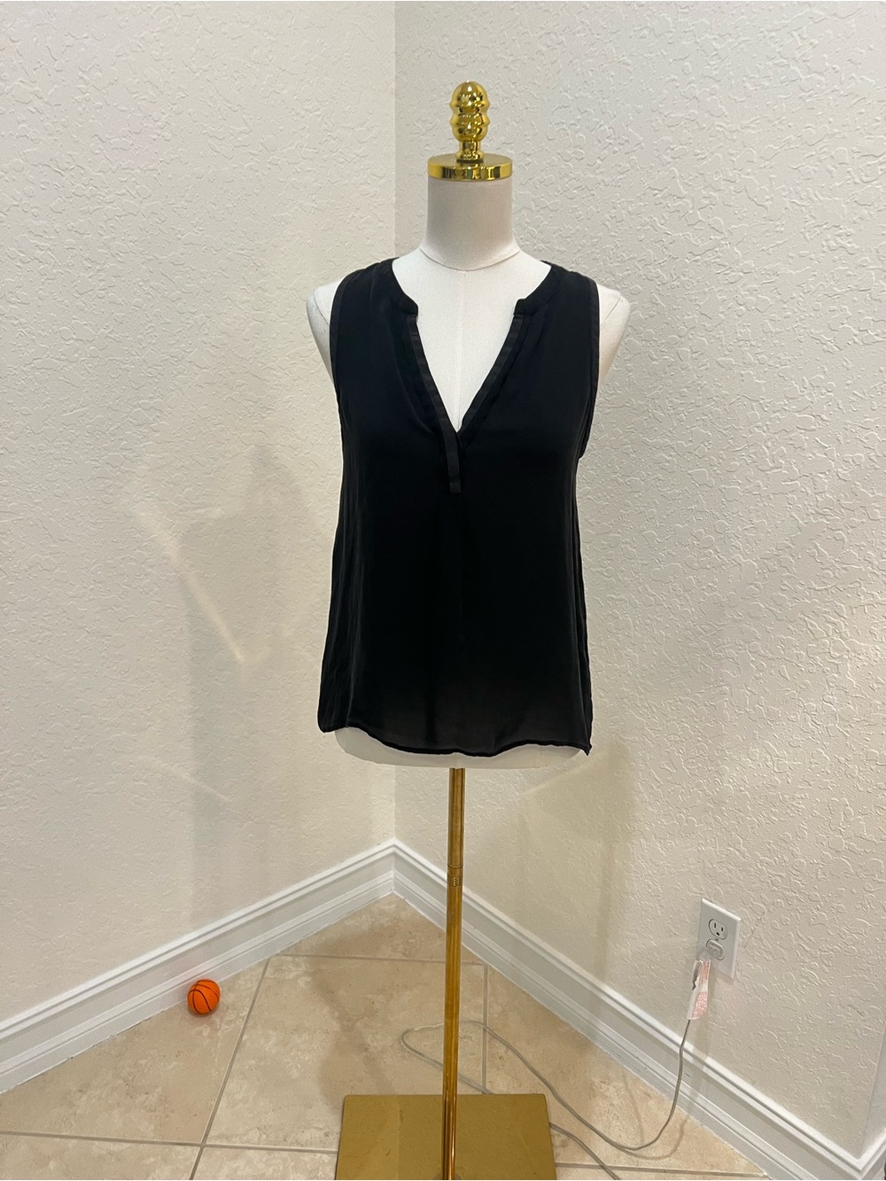 Joie Black Sleeveless V-Neck Silk Camisole